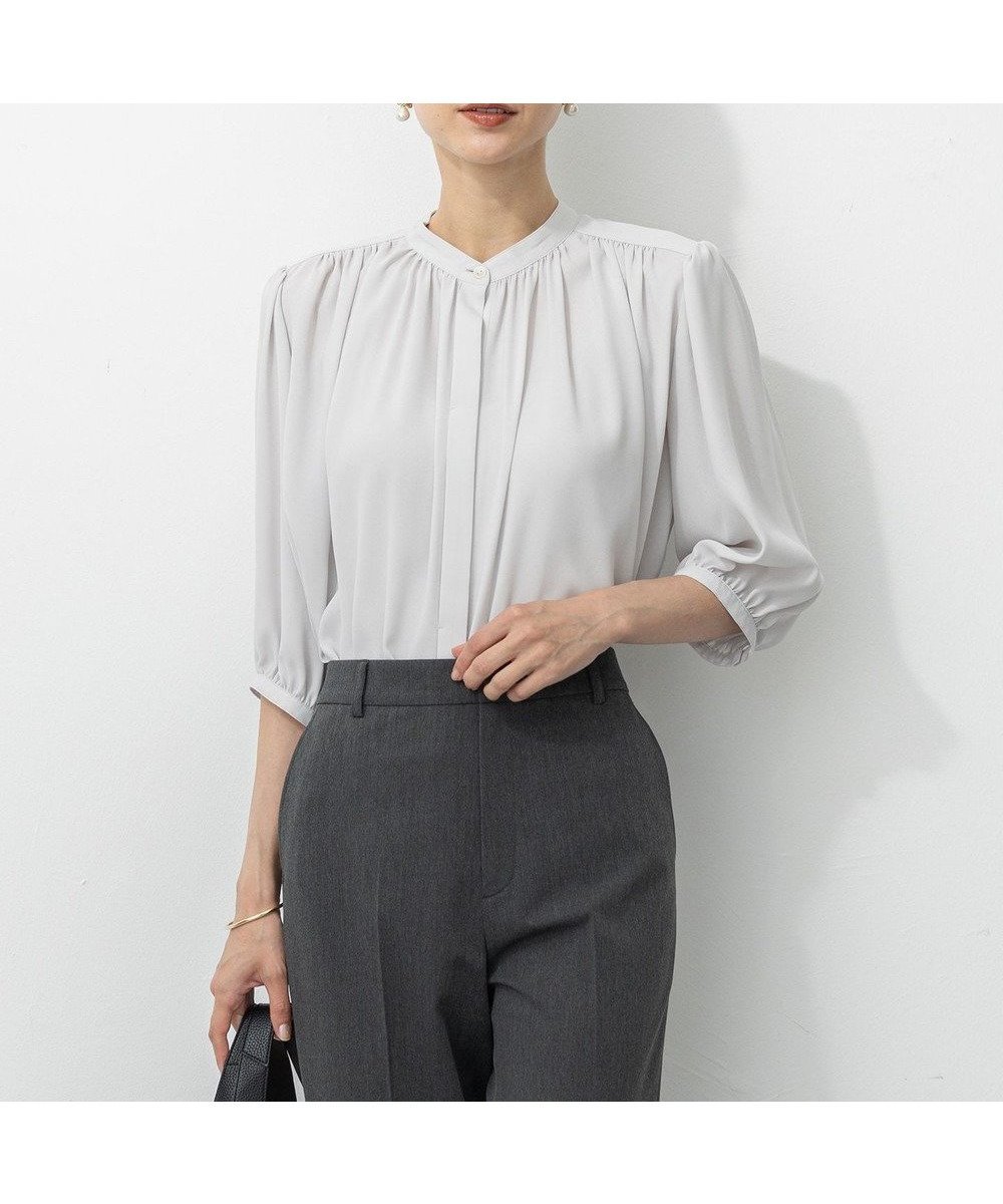 【23区/NIJYUSANKU】のライトバックサテンアムンゼン ギャザーブラウス インテリア・キッズ・メンズ・レディースファッション・服の通販 founy(ファニー) 　ファッション　Fashion　レディースファッション　Fashion for Women　トップス・カットソー　Cut & Sew Tops　シャツ・ブラウス・オフィスカジュアル　Elegant Blouses & Button-Ups　インナー　Innerwear　ギャザー　Gathered, Ruffled　ジャケット　Jacket, Outerwear　ドレープ　Drape, Draping Fabric　A/W・秋冬　Autumn/Winter　エレガント 上品　Elegant　ビジネス 仕事 通勤　Business / Work / Commuting　2025年　2025　2025-2026秋冬・A/W　Autumn/Winter 2025–26 AW25–26　ライトグレー系|ID: prp329100004625047 ipo3291000000035545508