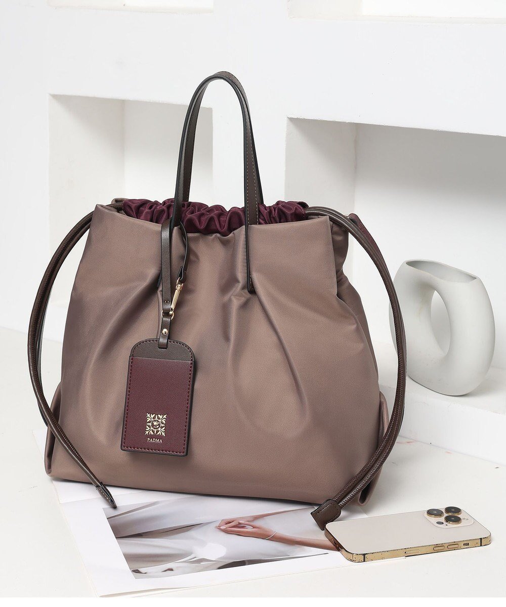 【スタイルコード/STYLE CODE】の【PADMA/パドマ】カードケース付 ナイロン巾着トートバッグ インテリア・キッズ・メンズ・レディースファッション・服の通販 founy(ファニー) ファッション Fashion レディースファッション Fashion for Women バッグ Bags カードケース/名刺入れ Card Holders & Business Cases 巾着 Drawstring Bag, Kinchaku 軽量 Lightweight, Ultra Light ショルダー Shoulder, Shoulder Strap スタイリッシュ Stylish, Fashionable フォルム Silhouette, Form 旅行 Travel エレガント 上品 Elegant ビジネス 仕事 通勤 Business / Work / Commuting ピンク|ID: prp329100004625050 ipo3291000000033222916