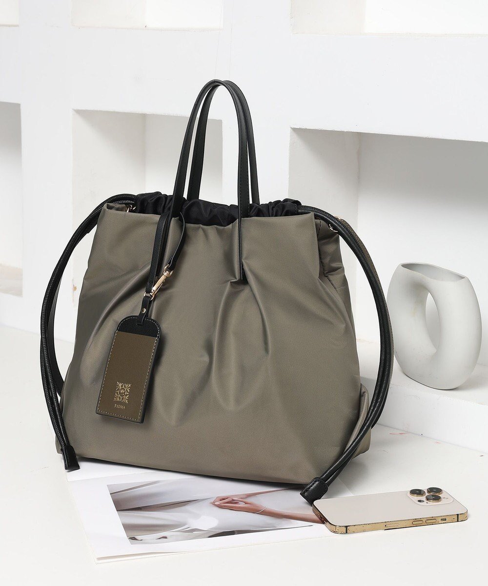 【スタイルコード/STYLE CODE】の【PADMA/パドマ】カードケース付 ナイロン巾着トートバッグ インテリア・キッズ・メンズ・レディースファッション・服の通販 founy(ファニー) ファッション Fashion レディースファッション Fashion for Women バッグ Bags カードケース/名刺入れ Card Holders & Business Cases 巾着 Drawstring Bag, Kinchaku 軽量 Lightweight, Ultra Light ショルダー Shoulder, Shoulder Strap スタイリッシュ Stylish, Fashionable フォルム Silhouette, Form 旅行 Travel エレガント 上品 Elegant ビジネス 仕事 通勤 Business / Work / Commuting カーキ|ID: prp329100004625050 ipo3291000000033222918