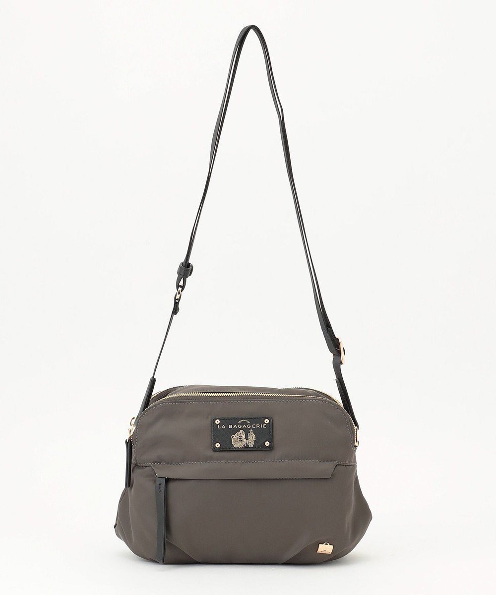 【ラ バガジェリー/LA BAGAGERIE】のウォータープルーフナイロン スクエアショルダー インテリア・キッズ・メンズ・レディースファッション・服の通販 founy(ファニー) ファッション Fashion レディースファッション Fashion for Women ショルダー Shoulder, Shoulder Strap スクエア Square, Square Shape スマート Smart, Elegant トラベル Travel, Travel Gear ポケット Pocket, Pocket Detail 定番 Standard, Basic Item 軽量 Lightweight, Ultra Light グレー|ID: prp329100004625106 ipo3291000000034876070