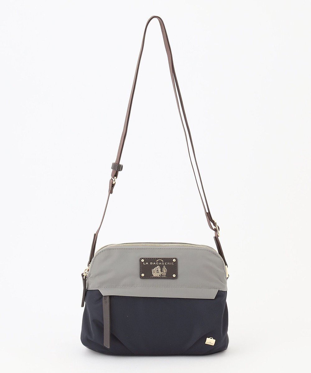 【ラ バガジェリー/LA BAGAGERIE】のウォータープルーフナイロン スクエアショルダー インテリア・キッズ・メンズ・レディースファッション・服の通販 founy(ファニー) ファッション Fashion レディースファッション Fashion for Women ショルダー Shoulder, Shoulder Strap スクエア Square, Square Shape スマート Smart, Elegant トラベル Travel, Travel Gear ポケット Pocket, Pocket Detail 定番 Standard, Basic Item 軽量 Lightweight, Ultra Light ダークグレー|ID: prp329100004625106 ipo3291000000034876071