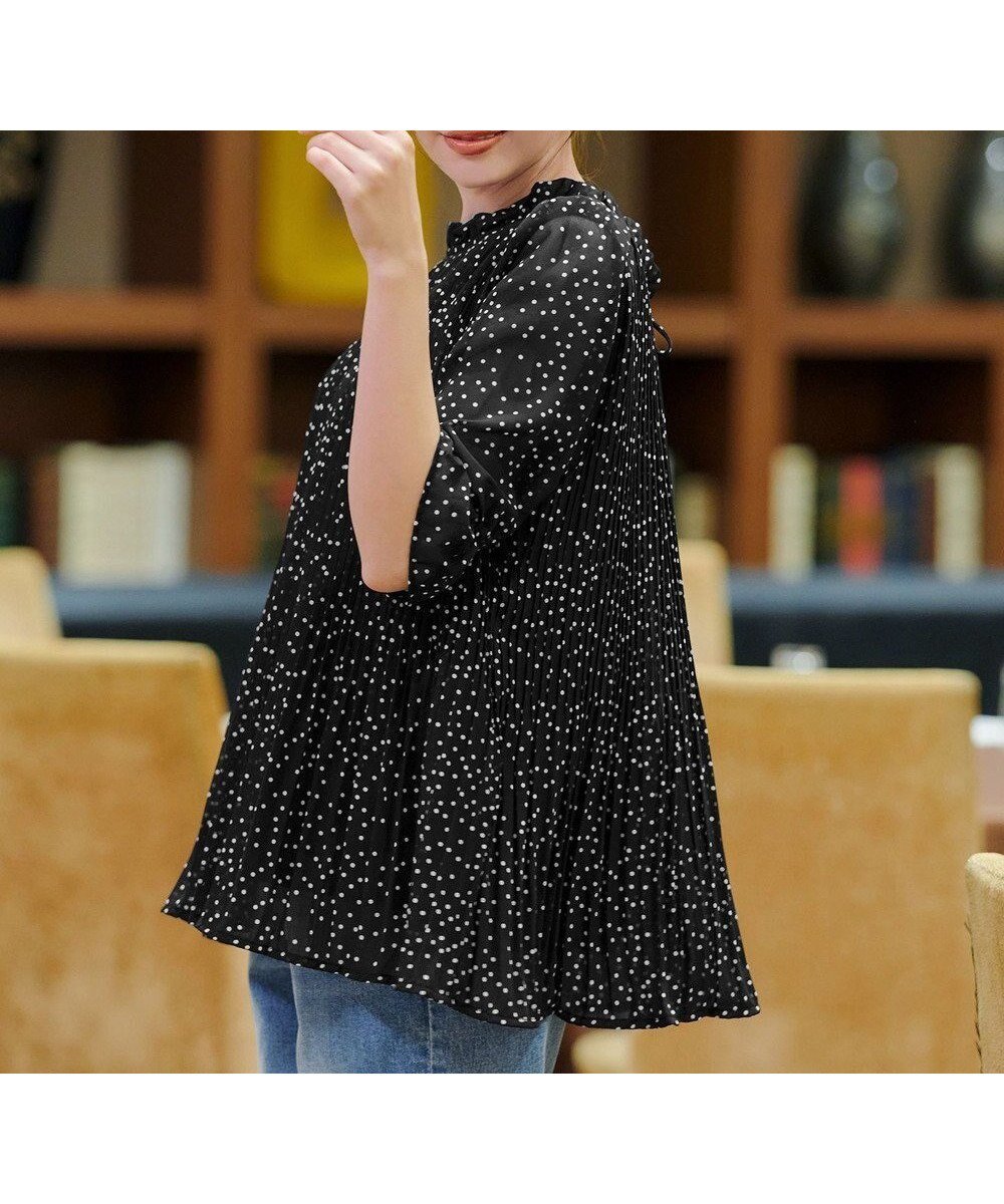 【ティアクラッセ/Tiaclasse】の【前後2way・洗える】シアープリーツブラウス インテリア・キッズ・メンズ・レディースファッション・服の通販 founy(ファニー) 　ファッション　Fashion　レディースファッション　Fashion for Women　トップス・カットソー　Cut & Sew Tops　シャツ・ブラウス・オフィスカジュアル　Elegant Blouses & Button-Ups　アクセサリー　Fashion Accessories　春　Spring　洗える　Machine Washable　秋　Autumn　カーディガン　Cardigan, Knitwear　シアー　Sheer, See-Through　スリーブ　Sleeve, Long Sleeve / Short Sleeve　チュニック　Tunic, Long Top　トレンド　Trend, Trending Now　ハーフ　Half, Half-Length　フレア　Flare, Flared　プリーツ　Pleats, Pleated　ポケット　Pocket, Pocket Detail　半袖　Short Sleeve, Half Sleeve　リボン　Ribbon, Bow　S/S・春夏　SS, Spring/Summer, Warm Season　再入荷　Restock / Back in Stock　夏　Summer　エレガント 上品　Elegant　新作・新入荷　New Arrivals / New In　ビジネス 仕事 通勤　Business / Work / Commuting　ドット|ID: prp329100004625670 ipo3291000000033235660