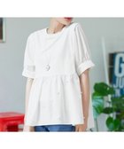 【ティアクラッセ/Tiaclasse】の【洗える】パール付きカットソードッキングブラウス 人気、トレンドファッション・服の通販 founy(ファニー) ファッション Fashion レディースファッション Fashion for Women トップス・カットソー Cut & Sew Tops シャツ・ブラウス・オフィスカジュアル Elegant Blouses & Button-Ups カットソー・ベーシックTシャツ Cut-and-Sewn Tops / Stretch Tees & Basics アクセサリー Fashion Accessories 春 Spring 洗える Machine Washable 秋 Autumn カットソー Cut and Sewn Top カーディガン Cardigan, Knitwear チュニック Tunic, Long Top ドッキング Docking, Mixed Material パール Pearl, Pearl Accent フェミニン Feminine, Girly フレア Flare, Flared ブロード Broadcloth, Fine Cotton ペプラム Peplum, Flared Hem ポケット Pocket, Pocket Detail 半袖 Short Sleeve, Half Sleeve S/S・春夏 SS, Spring/Summer, Warm Season 再入荷 Restock / Back in Stock 夏 Summer エレガント 上品 Elegant 新作・新入荷 New Arrivals / New In ビジネス 仕事 通勤 Business / Work / Commuting thumbnail オフホワイト|ID: prp329100004625841 ipo3291000000033597619