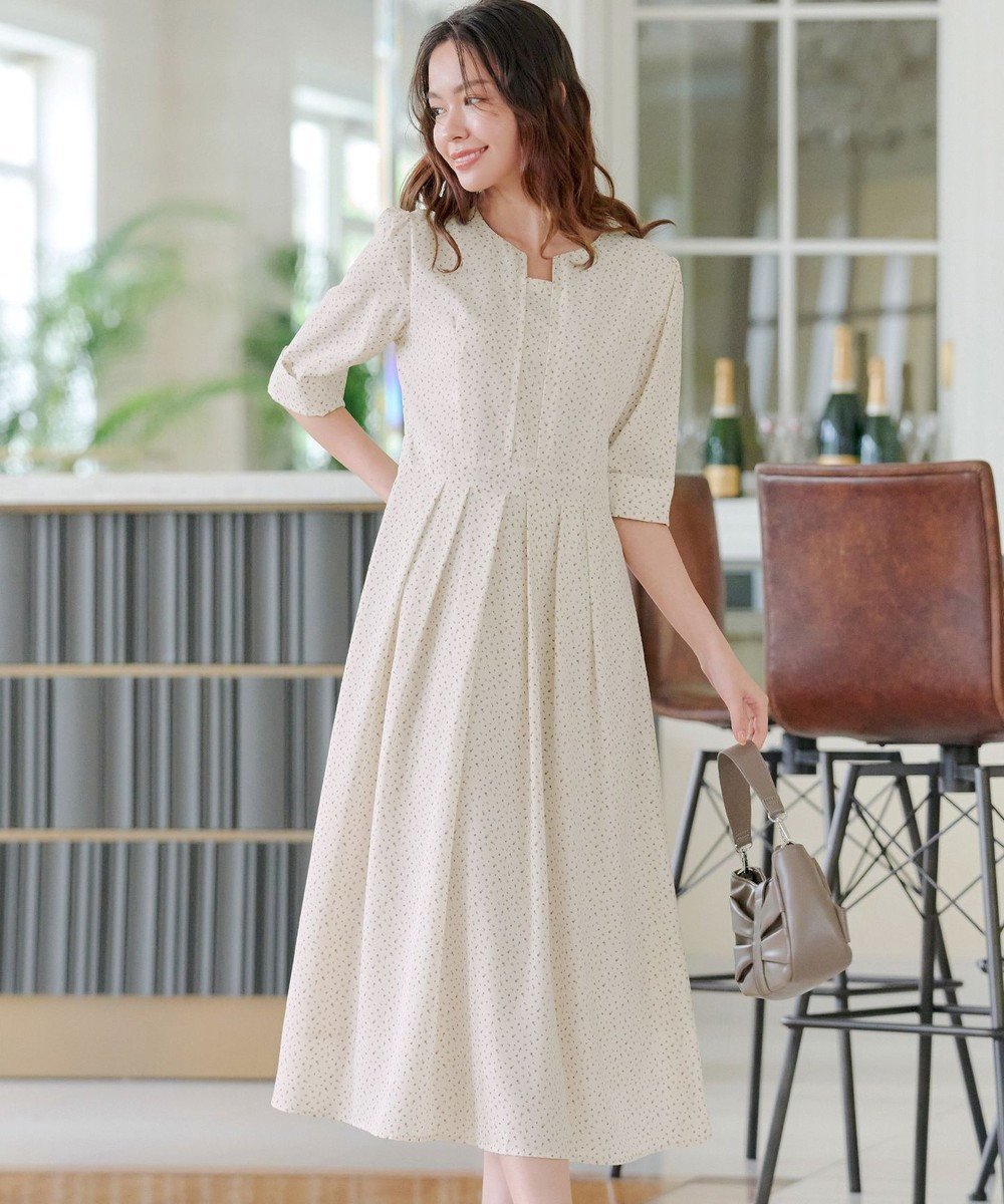 【ティアクラッセ/Tiaclasse】の【洗える】変形ドット柄ワンピース 人気、トレンドファッション・服の通販 founy(ファニー) 　ファッション　Fashion　レディースファッション　Fashion for Women　ワンピース　Dresses　アクセサリー　Fashion Accessories　ウォッシャブル　Machine Washable　春　Spring　洗える　Machine Washable　秋　Autumn　カーディガン　Cardigan, Knitwear　サンダル　Sandals, Summer Shoes　シンプル　Simple, Minimal　チュニック　Tunic, Long Top　ドット　Polka Dot, Dot Pattern　フィット　Fit, Slim Fit　フレア　Flare, Flared　プリント　Print, Printed Pattern　ポケット　Pocket, Pocket Detail　冬　Winter / This Winter　S/S・春夏　SS, Spring/Summer, Warm Season　再入荷　Restock / Back in Stock　夏　Summer　エレガント 上品　Elegant　新作・新入荷　New Arrivals / New In　 other-1|ID: prp329100004625842 ipo3291000000033353821