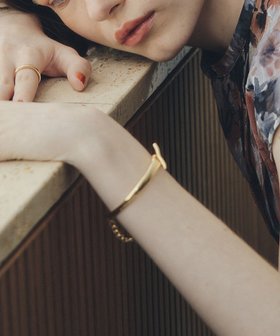 【イェッカ ヴェッカ/YECCA VECCA】のハーフバングルブレスレット 人気、トレンドファッション・服の通販 founy(ファニー) ファッション Fashion レディースファッション Fashion for Women ジュエリー Jewelry チェーン＆カフブレスレット Cuff & Chain Bracelets バングル・カフブレスレット Bangles & Cuff Bracelets おすすめ Recommended / Our Picks アクセサリー Fashion Accessories チェーン Chain, Chain Strap トレンド Trend, Trending Now ブレスレット Bracelet, Wristband メタル Metal, Metal Parts 再入荷 Restock / Back in Stock |ID:prp329100004625871