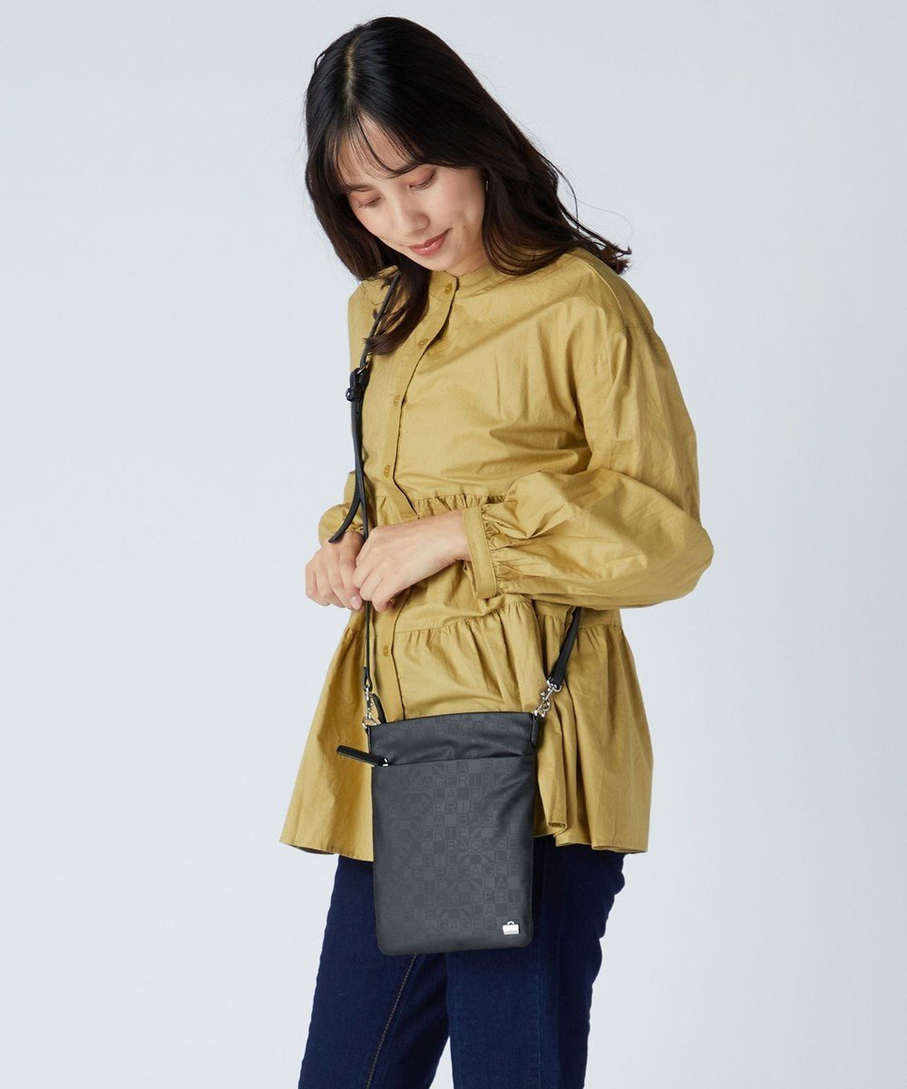 【ラ バガジェリー/LA BAGAGERIE】のモノグラムデイリースマホポシェット 人気、トレンドファッション・服の通販 founy(ファニー) 　ファッション　Fashion　レディースファッション　Fashion for Women　スマート　Smart, Elegant　プリント　Print, Printed Pattern　ポケット　Pocket, Pocket Detail　再入荷　Restock / Back in Stock　旅行　Travel　 other-1|ID: prp329100004626557 ipo3291000000033247478