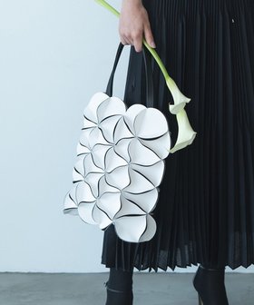 【自由区/JIYU-KU】 【カトリエムブーケ】BLOSSAM フラワーモチーフバッグ人気、トレンドファッション・服の通販 founy(ファニー) ファッション Fashion レディースファッション Fashion for Women バッグ Bags 新作・新入荷 New Arrivals / New In パターン Pattern, Design Print ミックス Mix, Mixed Style モダン Modern, Contemporary |ID:prp329100004626829