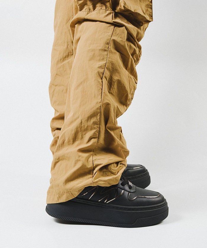 【スティーブマデン/STEVE MADDEN】のDYNAMO メタルライン厚底スニーカー インテリア・キッズ・メンズ・レディースファッション・服の通販 founy(ファニー) https://founy.com/ ファッション Fashion レディースファッション Fashion for Women 厚底 Platform Shoes クッション Cushion, Throw Pillow シューズ Shoes, Footwear スニーカー Sneakers, Trainers パイピング Piping, Trim Design メタリック Metallic, Shiny Finish メタル Metal, Metal Parts |ID: prp329100004626856 ipo3291000000033483398