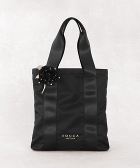 【トッカ/TOCCA】 【TOCCA meets MIKA&Lovéco】【数量限定・WEB限定カラー有・A4サイズ対応】FLOWER IN HEART BAG バッグ人気、トレンドファッション・服の通販 founy(ファニー) ファッション Fashion レディースファッション Fashion for Women バッグ Bags エレガント 上品 Elegant 軽量 Lightweight, Ultra Light シンプル Simple, Minimal センター Center, Center Line 財布 Wallet, Purse トリプル Triple, Three Layers バランス Balance, Style Balance フラット Flat, Flat Shoes フラワー Flower, Floral ブローチ Brooch, Pin Brooch ポケット Pocket, Pocket Detail ワイヤー Wire, Wired Bra A/W・秋冬 Autumn/Winter 冬 Winter / This Winter 新作・新入荷 New Arrivals / New In |ID:prp329100004626866