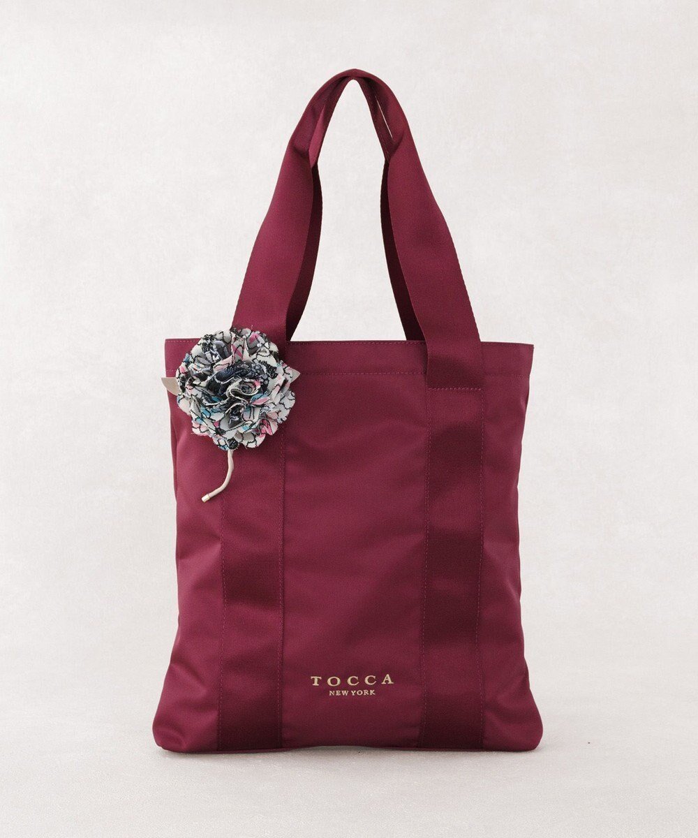 【トッカ/TOCCA】の【TOCCA meets MIKA&Lovéco】【数量限定・WEB限定カラー有・A4サイズ対応】FLOWER IN HEART BAG バッグ インテリア・キッズ・メンズ・レディースファッション・服の通販 founy(ファニー) 　ファッション　Fashion　レディースファッション　Fashion for Women　バッグ　Bags　エレガント 上品　Elegant　軽量　Lightweight, Ultra Light　シンプル　Simple, Minimal　センター　Center, Center Line　財布　Wallet, Purse　トリプル　Triple, Three Layers　バランス　Balance, Style Balance　フラット　Flat, Flat Shoes　フラワー　Flower, Floral　ブローチ　Brooch, Pin Brooch　ポケット　Pocket, Pocket Detail　ワイヤー　Wire, Wired Bra　A/W・秋冬　Autumn/Winter　冬　Winter / This Winter　新作・新入荷　New Arrivals / New In　ボルドー×カーネーション|ID: prp329100004626866 ipo3291000000033250688