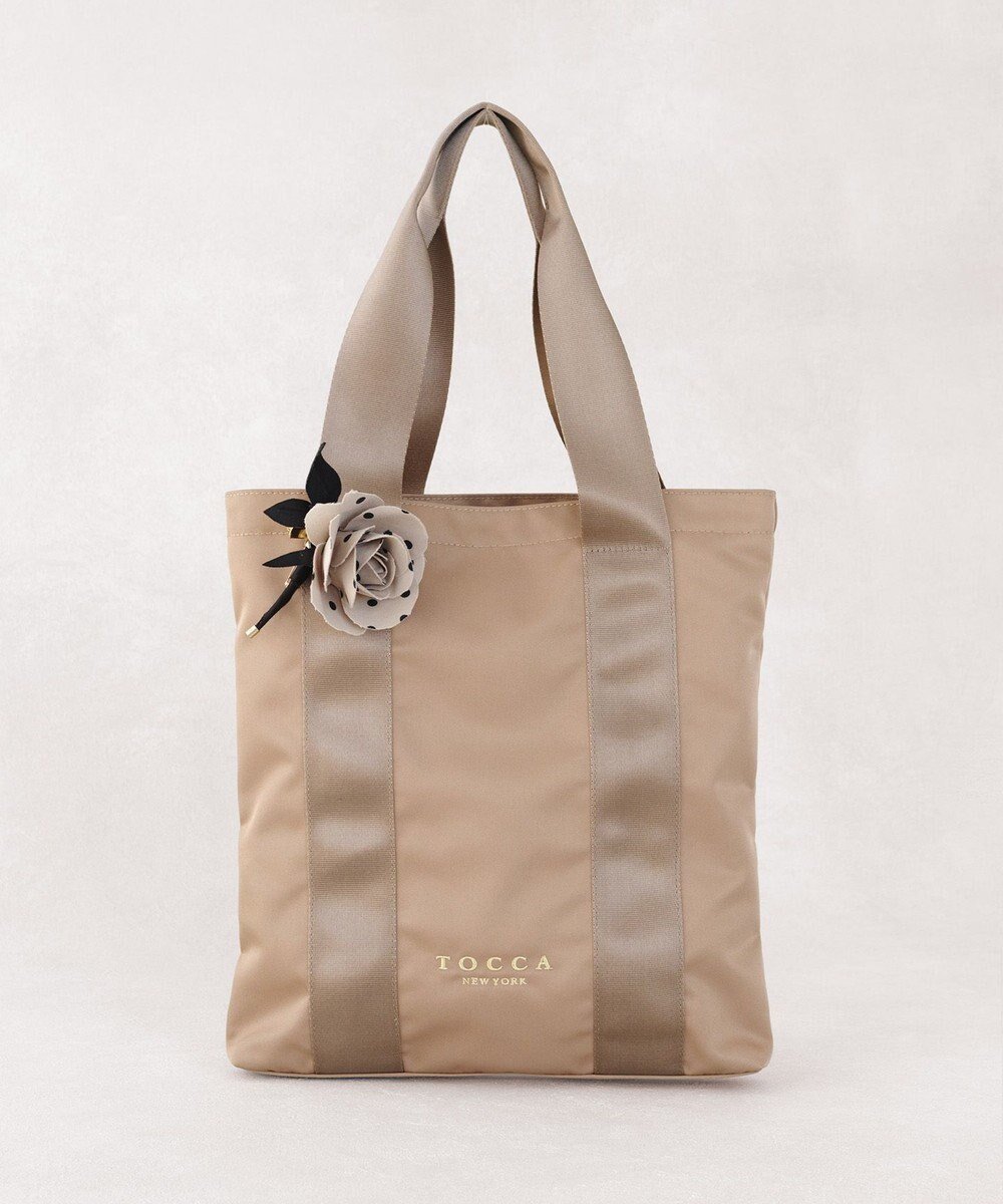 【トッカ/TOCCA】の【TOCCA meets MIKA&Lovéco】【数量限定・WEB限定カラー有・A4サイズ対応】FLOWER IN HEART BAG バッグ インテリア・キッズ・メンズ・レディースファッション・服の通販 founy(ファニー) 　ファッション　Fashion　レディースファッション　Fashion for Women　バッグ　Bags　エレガント 上品　Elegant　軽量　Lightweight, Ultra Light　シンプル　Simple, Minimal　センター　Center, Center Line　財布　Wallet, Purse　トリプル　Triple, Three Layers　バランス　Balance, Style Balance　フラット　Flat, Flat Shoes　フラワー　Flower, Floral　ブローチ　Brooch, Pin Brooch　ポケット　Pocket, Pocket Detail　ワイヤー　Wire, Wired Bra　A/W・秋冬　Autumn/Winter　冬　Winter / This Winter　新作・新入荷　New Arrivals / New In　ベージュ×ローズ|ID: prp329100004626866 ipo3291000000033250689