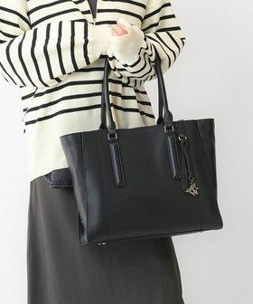 【エースバッグズアンドラゲッジ/ACE BAGS & LUGGAGE】のW .Day/Night グルマンキー レザートート A4サイズ 13.3インチPC収納 19001 ダブルアンドデイナイト 人気、トレンドファッション・服の通販 founy(ファニー) ファッション Fashion レディースファッション Fashion for Women バッグ Bags シンプル Simple, Minimal スマート Smart, Elegant 定番 Standard, Basic Item フォルム Silhouette, Form ポケット Pocket, Pocket Detail メタル Metal, Metal Parts 再入荷 Restock / Back in Stock 新作・新入荷 New Arrivals / New In ビジネス 仕事 通勤 Business / Work / Commuting |ID:prp329100004626884