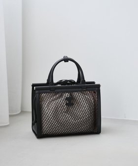【イアクッチ/IACUCCI】 ドゥリアーデ CERVO/FORATO人気、トレンドファッション・服の通販 founy(ファニー) ファッション Fashion レディースファッション Fashion for Women バッグ Bags アクセサリー Fashion Accessories グラフィック Graphic, Graphic Design 今季 This Season, Current Season 巾着 Drawstring Bag, Kinchaku 4月号 April Issue シルバー Silver, Metallic Silver スクエア Square, Square Shape 雑誌 Magazine, Fashion Magazine フォルム Silhouette, Form フロント Front, Front Design ポーチ Pouch, Small Case メタル Metal, Metal Parts ワンポイント One Point, Statement Accent S/S・春夏 SS, Spring/Summer, Warm Season おすすめ Recommended / Our Picks 夏 Summer 2025年 2025 2025春夏・S/S Spring/Summer 2025 SS25 |ID:prp329100004627761