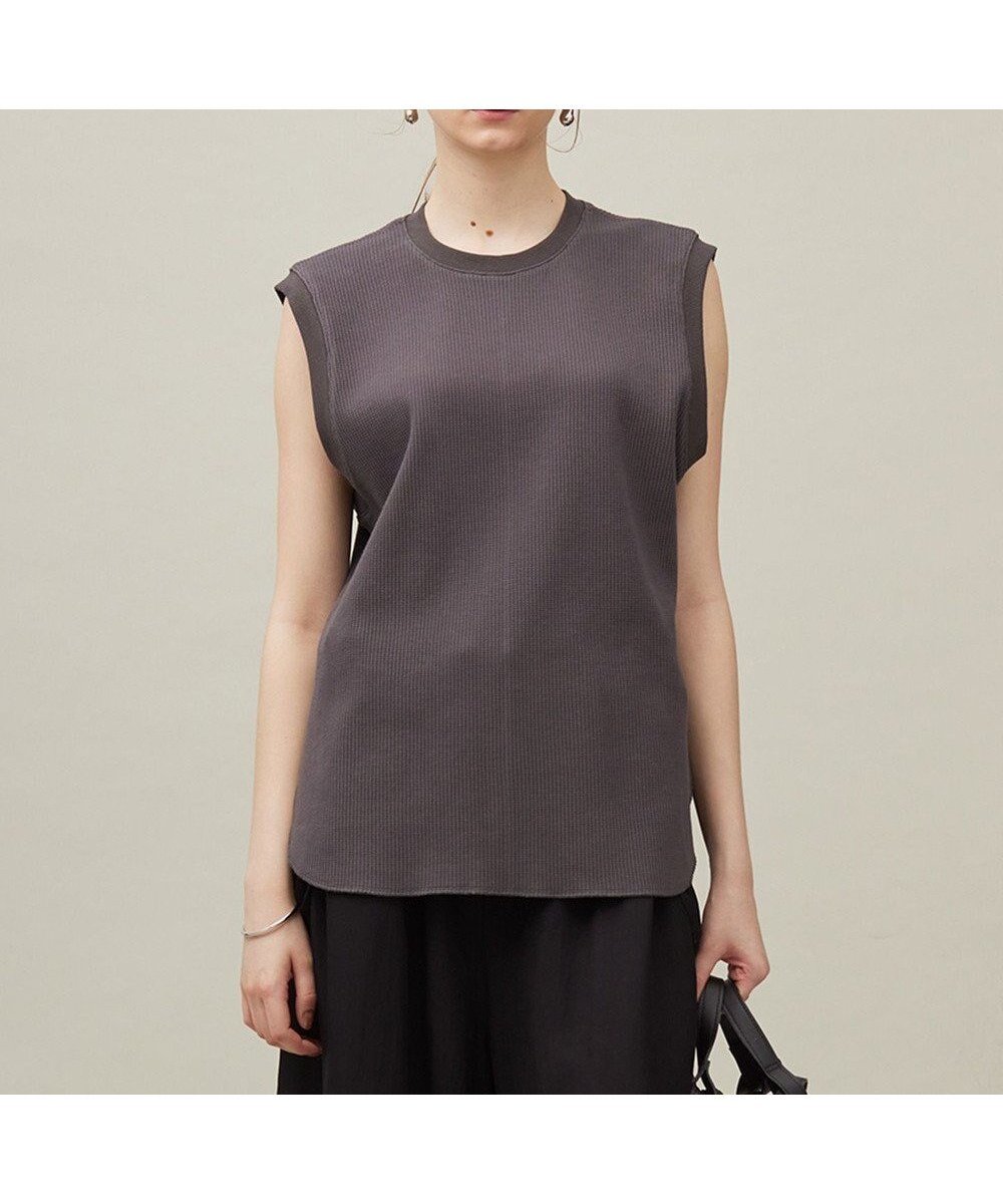 【23区/NIJYUSANKU】の【SACRA】ベアワッフル カットソー インテリア・キッズ・メンズ・レディースファッション・服の通販 founy(ファニー) 　ファッション　Fashion　レディースファッション　Fashion for Women　トップス・カットソー　Cut & Sew Tops　シャツ・ブラウス・オフィスカジュアル　Elegant Blouses & Button-Ups　ロングTシャツ・Tシャツ　Longline T-Shirts & Tees　カットソー・ベーシックTシャツ　Cut-and-Sewn Tops / Stretch Tees & Basics　インナー　Innerwear　春　Spring　カッティング　Cutting Detail　カットソー　Cut and Sewn Top　コレクション　Collection, Seasonal Line　サロペット　Overalls, Salopette　ショルダー　Shoulder, Shoulder Strap　スリット　Slit, Slit Detail　ドレープ　Drape, Draping Fabric　ミックス　Mix, Mixed Style　ワッフル　Waffle, Waffle Knit　S/S・春夏　SS, Spring/Summer, Warm Season　おすすめ　Recommended / Our Picks　夏　Summer　2024年　2024　2024春夏・S/S　Spring/Summer 2024 SS24　チャコールグレー系|ID: prp329100004630495 ipo3291000000033306002