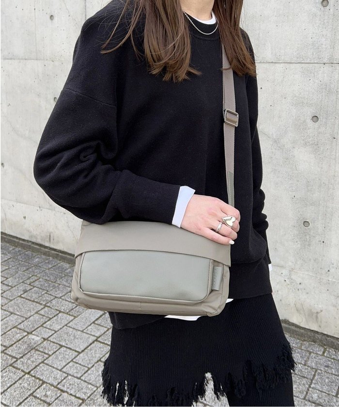 【イザック/Y'SACCS】のリサイクルナイロン×カウレザー ラップミニショルダー インテリア・キッズ・メンズ・レディースファッション・服の通販 founy(ファニー) https://founy.com/ ファッション Fashion レディースファッション Fashion for Women スマート Smart, Elegant フェミニン Feminine, Girly ポケット Pocket, Pocket Detail 再入荷 Restock / Back in Stock |ID: prp329100004630564 ipo3291000000033307972
