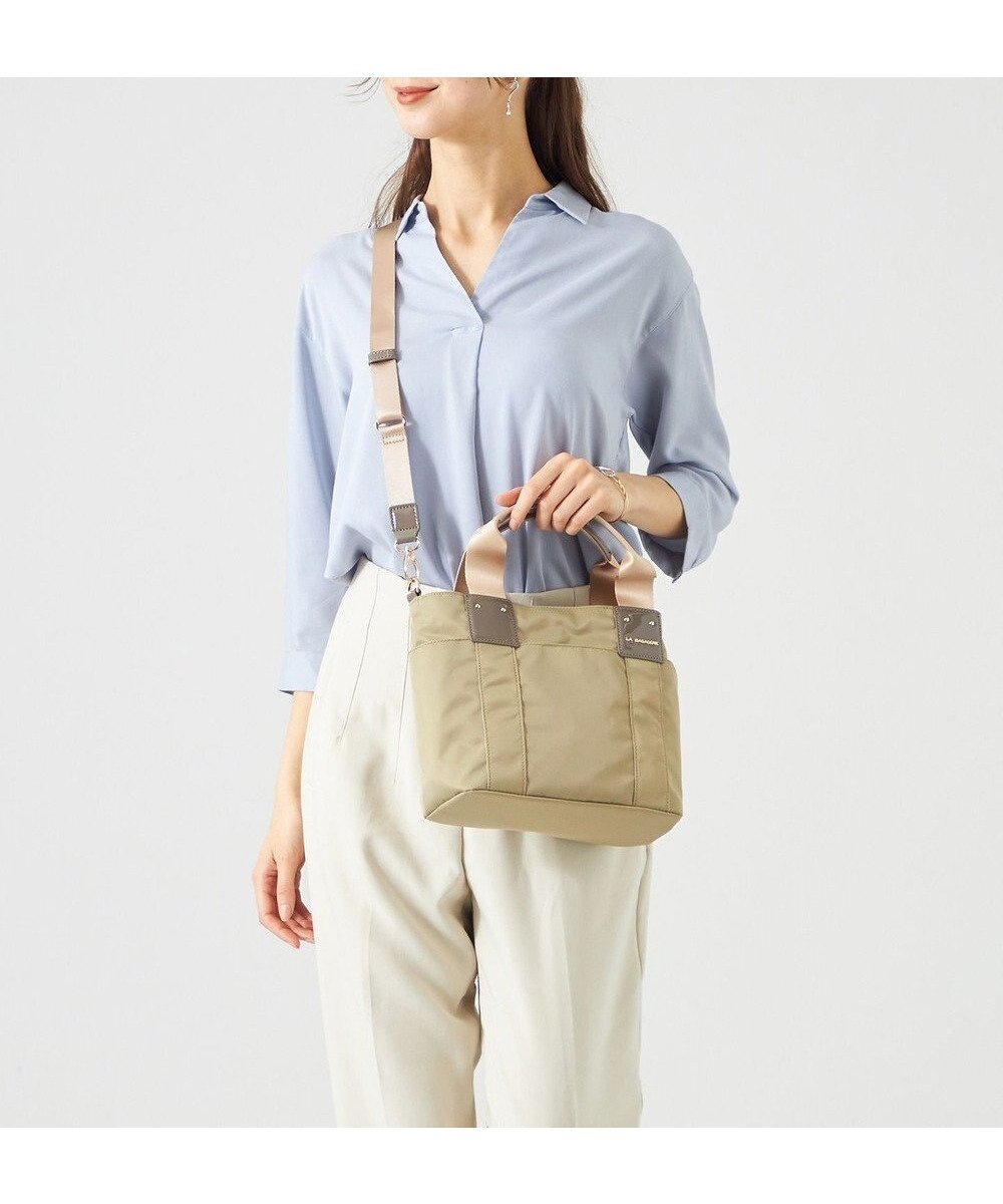 【ラ バガジェリー/LA BAGAGERIE】の2WAYナイロンミニトート インテリア・キッズ・メンズ・レディースファッション・服の通販 founy(ファニー) ファッション Fashion レディースファッション Fashion for Women バッグ Bags ショルダー Shoulder, Shoulder Strap スマート Smart, Elegant ポケット Pocket, Pocket Detail マグネット Magnet, Magnetic Closure 人気 Popular, Best Seller 軽量 Lightweight, Ultra Light カーキ|ID: prp329100004630916 ipo3291000000033660465