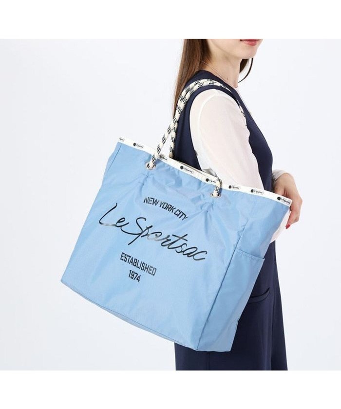 【レスポートサック/LeSportsac】のLARGE 2 WAY TOTE/2ウェイスレートブルー/パールシャイン インテリア・キッズ・メンズ・レディースファッション・服の通販 founy(ファニー) https://founy.com/ ファッション Fashion レディースファッション Fashion for Women バッグ Bags 軽量 Lightweight, Ultra Light シンプル Simple, Minimal トラベル Travel, Travel Gear プリント Print, Printed Pattern ポケット Pocket, Pocket Detail リバーシブル Reversible, Two-Sided おすすめ Recommended / Our Picks 旅行 Travel ビジネス 仕事 通勤 Business / Work / Commuting |ID: prp329100004631063 ipo3291000000033317800