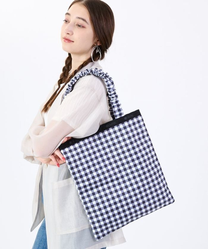 【レスポートサック/LeSportsac】のGH EMERALD TOTE/クラシカルギンガム インテリア・キッズ・メンズ・レディースファッション・服の通販 founy(ファニー) https://founy.com/ ファッション Fashion レディースファッション Fashion for Women バッグ Bags おすすめ Recommended / Our Picks ギャザー Gathered, Ruffled ギンガム Gingham, Gingham Fabric クラシカル Classical, Vintage-Inspired シンプル Simple, Minimal スリム Slim, Slim Fit チェック Check, Plaid, Tartan プリント Print, Printed Pattern ポケット Pocket, Pocket Detail モノトーン Monotone, Black and White ビジネス 仕事 通勤 Business / Work / Commuting 雑誌 Magazine, Fashion Magazine |ID: prp329100004631067 ipo3291000000033317827
