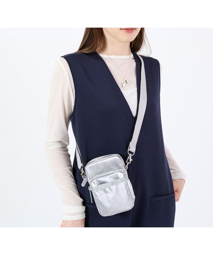 【レスポートサック/LeSportsac】のMINI PHONE BAG/フロストシルバーシャイン インテリア・キッズ・メンズ・レディースファッション・服の通販 founy(ファニー) https://founy.com/ ファッション Fashion レディースファッション Fashion for Women コンパクト Compact, Small Size 軽量 Lightweight, Ultra Light ショルダー Shoulder, Shoulder Strap シルバー Silver, Metallic Silver スマホ Smartphone, Mobile Device 財布 Wallet, Purse トラベル Travel, Travel Gear ハンカチ Handkerchief, Hanky プリント Print, Printed Pattern ポケット Pocket, Pocket Detail ポシェット Pochette, Mini Bag ポーチ Pouch, Small Case 新作・新入荷 New Arrivals / New In おすすめ Recommended / Our Picks 旅行 Travel エレガント 上品 Elegant スマホショルダーバッグ Smartphone Shoulder Bag |ID: prp329100004631069 ipo3291000000033317852