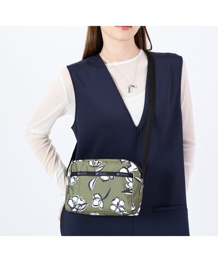 【レスポートサック/LeSportsac】のDANIELLA CROSSBODY/オリーブフローラルシルエット インテリア・キッズ・メンズ・レディースファッション・服の通販 founy(ファニー) https://founy.com/ ファッション Fashion レディースファッション Fashion for Women おすすめ Recommended / Our Picks アウトドア Outdoor Clothing コンパクト Compact, Small Size フラワー Flower, Floral プリント Print, Printed Pattern ポケット Pocket, Pocket Detail エレガント 上品 Elegant 旅行 Travel 財布 Wallet, Purse |ID: prp329100004631075 ipo3291000000033317927