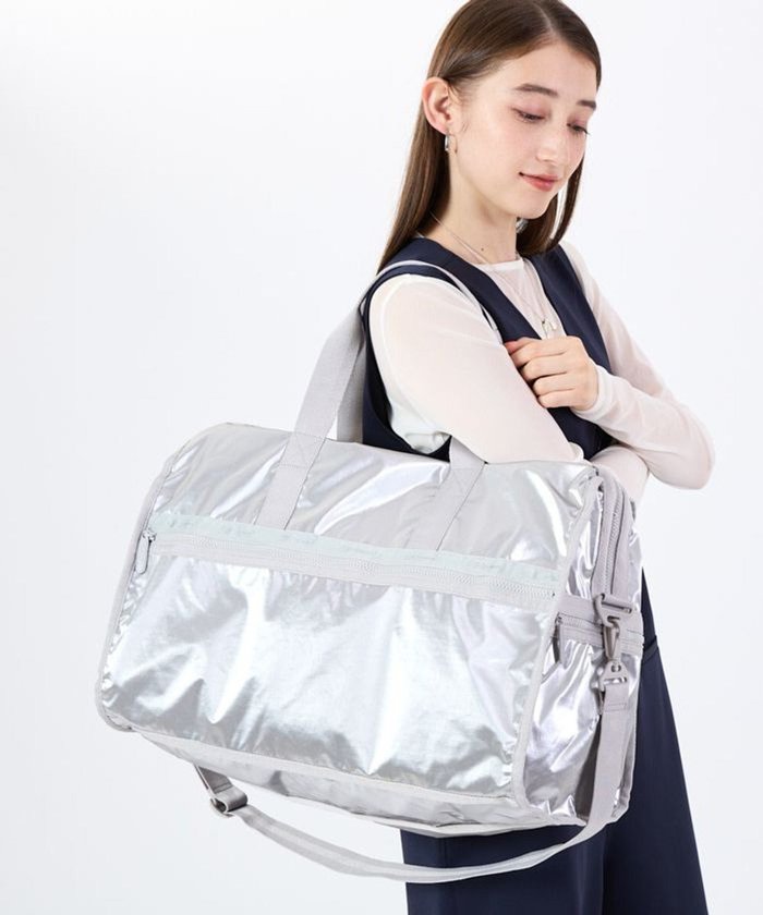 【レスポートサック/LeSportsac】のDELUXE LG WEEKENDER/フロストシルバーシャイン インテリア・キッズ・メンズ・レディースファッション・服の通販 founy(ファニー) https://founy.com/ ファッション Fashion レディースファッション Fashion for Women アウトドア Outdoor Clothing 軽量 Lightweight, Ultra Light シルバー Silver, Metallic Silver スポーツ Sports, Activewear トラベル Travel, Travel Gear 人気 Popular, Best Seller プリント Print, Printed Pattern ボストンバッグ Boston Bag, Retro Bag ポケット Pocket, Pocket Detail 新作・新入荷 New Arrivals / New In おすすめ Recommended / Our Picks 旅行 Travel エレガント 上品 Elegant |ID: prp329100004631080 ipo3291000000033317976