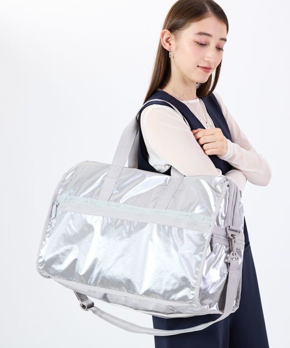 【レスポートサック/LeSportsac】のDELUXE LG WEEKENDER/フロストシルバーシャイン インテリア・キッズ・メンズ・レディースファッション・服の通販 founy(ファニー) 　ファッション　Fashion　レディースファッション　Fashion for Women　アウトドア　Outdoor Clothing　軽量　Lightweight, Ultra Light　シルバー　Silver, Metallic Silver　スポーツ　Sports, Activewear　トラベル　Travel, Travel Gear　人気　Popular, Best Seller　プリント　Print, Printed Pattern　ボストンバッグ　Boston Bag, Retro Bag　ポケット　Pocket, Pocket Detail　おすすめ　Recommended / Our Picks　旅行　Travel　エレガント 上品　Elegant　フロストシルバーシャイン|ID: prp329100004631080 ipo3291000000033317976