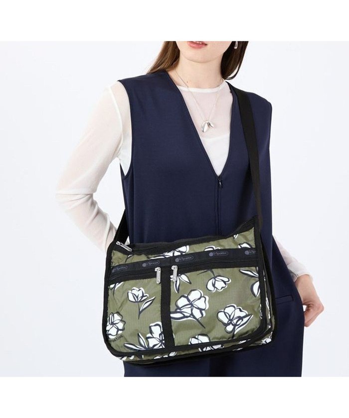 【レスポートサック/LeSportsac】のDELUXE EVERYDAY BAG/オリーブフローラルシルエット インテリア・キッズ・メンズ・レディースファッション・服の通販 founy(ファニー) https://founy.com/ ファッション Fashion レディースファッション Fashion for Women 傘 Umbrella, Parasol 手帳 Planner, Notebook 人気 Popular, Best Seller フラワー Flower, Floral プリント Print, Printed Pattern ポケット Pocket, Pocket Detail ポーチ Pouch, Small Case エレガント 上品 Elegant |ID: prp329100004631094 ipo3291000000033318080