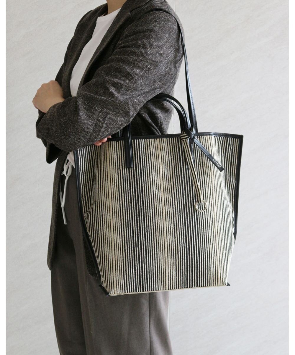 【モローバイサンク/MORROW by thank】の【A4サイズ収納可/軽量】VIVIAN MIDDLE 人気、トレンドファッション・服の通販 founy(ファニー) 　ファッション　Fashion　レディースファッション　Fashion for Women　バッグ　Bags　傘　Umbrella, Parasol　軽量　Lightweight, Ultra Light　ショルダー　Shoulder, Shoulder Strap　シンプル　Simple, Minimal　スタンダード　Standard, Basic　ストライプ　Stripe, Striped Pattern　財布　Wallet, Purse　定番　Standard, Basic Item　フォルム　Silhouette, Form　ポケット　Pocket, Pocket Detail　マグネット　Magnet, Magnetic Closure　日本製　Made In Japan　エレガント 上品　Elegant　ビジネス 仕事 通勤　Business / Work / Commuting　 other-1|ID: prp329100004631346 ipo3291000000034607775