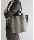 【モローバイサンク/MORROW by thank】の【A4サイズ収納可/軽量】VIVIAN MIDDLE 人気、トレンドファッション・服の通販 founy(ファニー) ファッション Fashion レディースファッション Fashion for Women バッグ Bags 傘 Umbrella, Parasol 軽量 Lightweight, Ultra Light ショルダー Shoulder, Shoulder Strap シンプル Simple, Minimal スタンダード Standard, Basic ストライプ Stripe, Striped Pattern 財布 Wallet, Purse 定番 Standard, Basic Item フォルム Silhouette, Form ポケット Pocket, Pocket Detail マグネット Magnet, Magnetic Closure 日本製 Made In Japan エレガント 上品 Elegant ビジネス 仕事 通勤 Business / Work / Commuting thumbnail ミックスストライプ|ID: prp329100004631346 ipo3291000000034607776