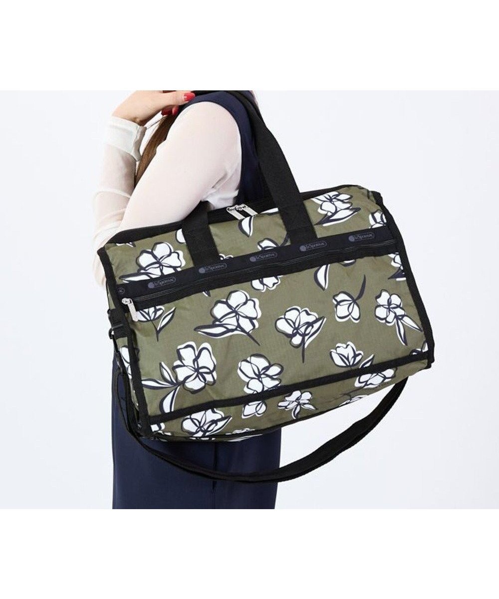 【レスポートサック/LeSportsac】のDELUXE MED WEEKENDER/オリーブフローラルシルエット インテリア・キッズ・メンズ・レディースファッション・服の通販 founy(ファニー) 　ファッション　Fashion　レディースファッション　Fashion for Women　トラベル　Travel, Travel Gear　フラワー　Flower, Floral　プリント　Print, Printed Pattern　ボストンバッグ　Boston Bag, Retro Bag　ポケット　Pocket, Pocket Detail　旅行　Travel　エレガント 上品　Elegant　オリーブフローラルシルエット|ID: prp329100004631716 ipo3291000000033330205
