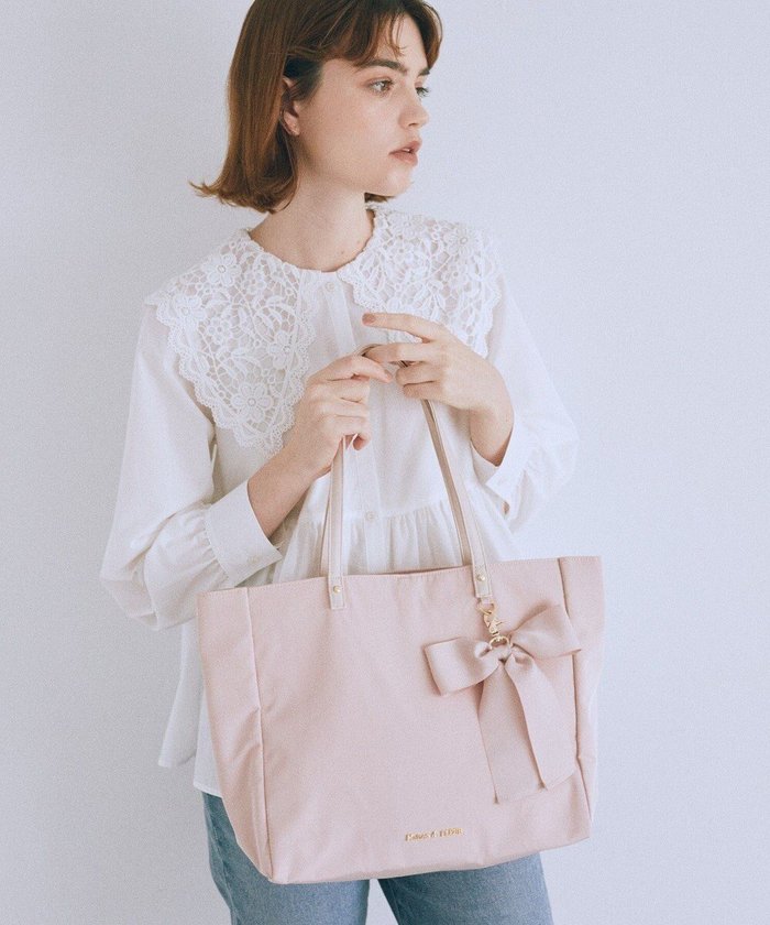 【メゾンドフルール/Maison de FLEUR】のリボンチャーム付き3ルームトートバッグ インテリア・キッズ・メンズ・レディースファッション・服の通販 founy(ファニー) https://founy.com/ ファッション Fashion レディースファッション Fashion for Women バッグ Bags チャーム Charm, Pendant ポケット Pocket, Pocket Detail リボン Ribbon, Bow 新作・新入荷 New Arrivals / New In ビジネス 仕事 通勤 Business / Work / Commuting |ID: prp329100004631934 ipo3291000000033333503