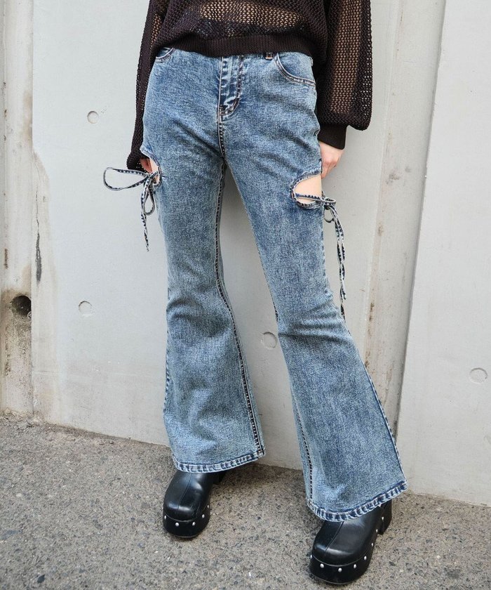 【ウィゴー/WEGO】のカットアウトリボンストレッチデニムフレアパンツ インテリア・キッズ・メンズ・レディースファッション・服の通販 founy(ファニー) https://founy.com/ ファッション Fashion レディースファッション Fashion for Women パンツ Pants & Trousers デニムパンツ・ジーンズ・美脚デニム Denim Jeans & Pants 春 Spring 秋 Autumn ガーリー Girly, Feminine Style キャミソール Camisole, Spaghetti Strap Top クロップド Cropped, Short Length ストレッチ Stretch, Stretchy Fabric スマホ Smartphone, Mobile Device デニム Denim, Jeans Material トレンド Trend, Trending Now バランス Balance, Style Balance フィット Fit, Slim Fit フレア Flare, Flared リボン Ribbon, Bow 冬 Winter / This Winter S/S・春夏 SS, Spring/Summer, Warm Season 夏 Summer |ID: prp329100004633776 ipo3291000000033359464