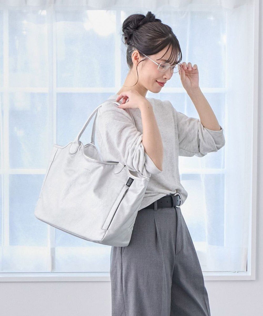 【ルートート/ROOTOTE】の3638【A4サイズ収納】SC.ハビチェル.シームリー-A インテリア・キッズ・メンズ・レディースファッション・服の通販 founy(ファニー) ファッション Fashion レディースファッション Fashion for Women バッグ Bags カメラ Camera Accessories シンプル Simple, Minimal スカーフ Scarf, Neckwear スマート Smart, Elegant スーツ Suit, Formalwear 雑誌 Magazine, Fashion Magazine チャーム Charm, Pendant バランス Balance, Style Balance フィット Fit, Slim Fit フォルム Silhouette, Form プリント Print, Printed Pattern ポケット Pocket, Pocket Detail ランダム Random, Irregular おすすめ Recommended / Our Picks エレガント 上品 Elegant 新作・新入荷 New Arrivals / New In ビジネス 仕事 通勤 Business / Work / Commuting 03:シルバー|ID: prp329100004633786 ipo3291000000033599179