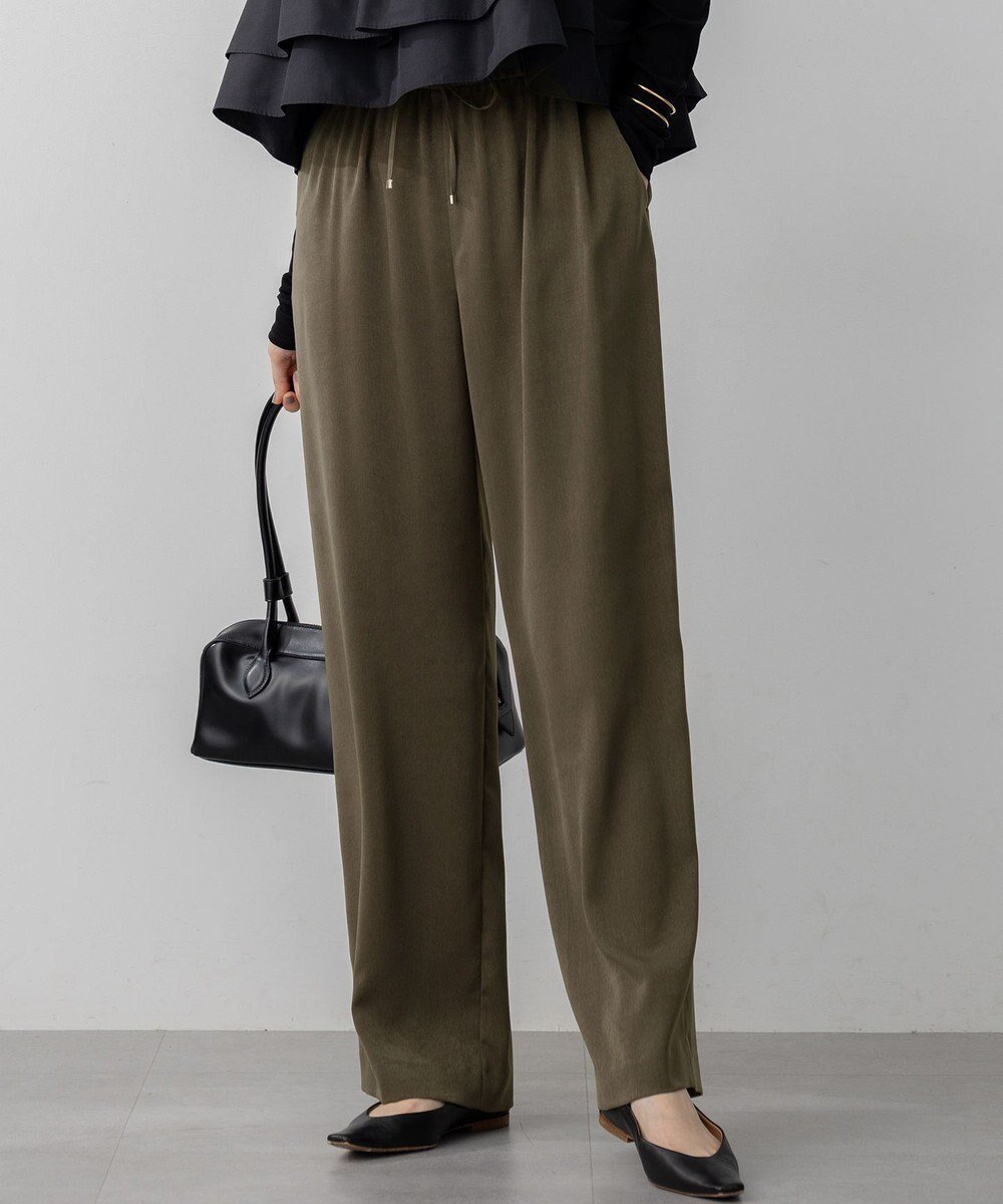 【23区/NIJYUSANKU】の【見上愛さん着用/Oggi10月号掲載/洗える】スエーディーサテン ワイド パンツ インテリア・キッズ・メンズ・レディースファッション・服の通販 founy(ファニー) 　雑誌掲載アイテム　Magazine Picks & Fashion Features　ファッション雑誌　Fashion Magazines　オッジ　Oggi　ファッション　Fashion　レディースファッション　Fashion for Women　パンツ　Pants & Trousers　ヴィンテージ　Vintage Style　洗える　Machine Washable　秋　Autumn　キャミソール　Camisole, Spaghetti Strap Top　10月号　October Issue　サテン　Satin, Glossy Fabric　シンプル　Simple, Minimal　雑誌　Magazine, Fashion Magazine　タンブラー　Tumbler, Travel Mug　トレンド　Trend, Trending Now　ドレープ　Drape, Draping Fabric　ボトム　Bottoms, Lower Wear　ワイド　Wide, Wide Fit　冬　Winter / This Winter　A/W・秋冬　Autumn/Winter　夏　Summer　2025年　2025　2025-2026秋冬・A/W　Autumn/Winter 2025–26 AW25–26　カーキ系|ID: prp329100004634514 ipo3291000000034726059