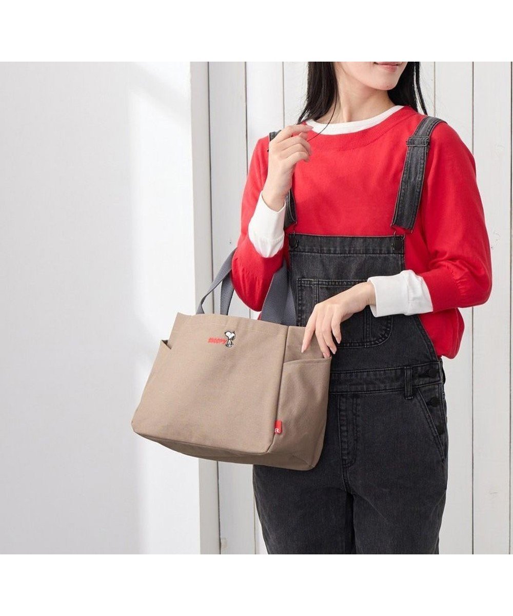 【ルートート/ROOTOTE】の0694【直営店限定:スヌーピー】IP.デリ.パルーティ.ピーナッツ-RTG インテリア・キッズ・メンズ・レディースファッション・服の通販 founy(ファニー) 　ファッション　Fashion　レディースファッション　Fashion for Women　バッグ　Bags　カメラ　Camera Accessories　キャンバス　Canvas, Canvas Fabric　シンプル　Simple, Minimal　スマート　Smart, Elegant　人気　Popular, Best Seller　ハンカチ　Handkerchief, Hanky　フォルム　Silhouette, Form　プリント　Print, Printed Pattern　ボックス　Boxy, Box Shape　ポケット　Pocket, Pocket Detail　ランダム　Random, Irregular　新作・新入荷　New Arrivals / New In　03:ブラウン|ID: prp329100004634767 ipo3291000000033487203
