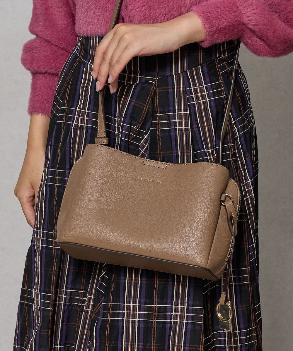 【スタイルコード/STYLE CODE】の【先行予約開始】【MERCURYDUO/マーキュリーデュオ】ワーク ショルダーバッグ インテリア・キッズ・メンズ・レディースファッション・服の通販 founy(ファニー) 　ファッション　Fashion　レディースファッション　Fashion for Women　バッグ　Bags　シンプル　Simple, Minimal　スマホ　Smartphone, Mobile Device　財布　Wallet, Purse　ポケット　Pocket, Pocket Detail　マグネット　Magnet, Magnetic Closure　ワーク　Workwear, Utility Style　旅行　Travel　エレガント 上品　Elegant　グレージュ|ID: prp329100004635474 ipo3291000000033385072