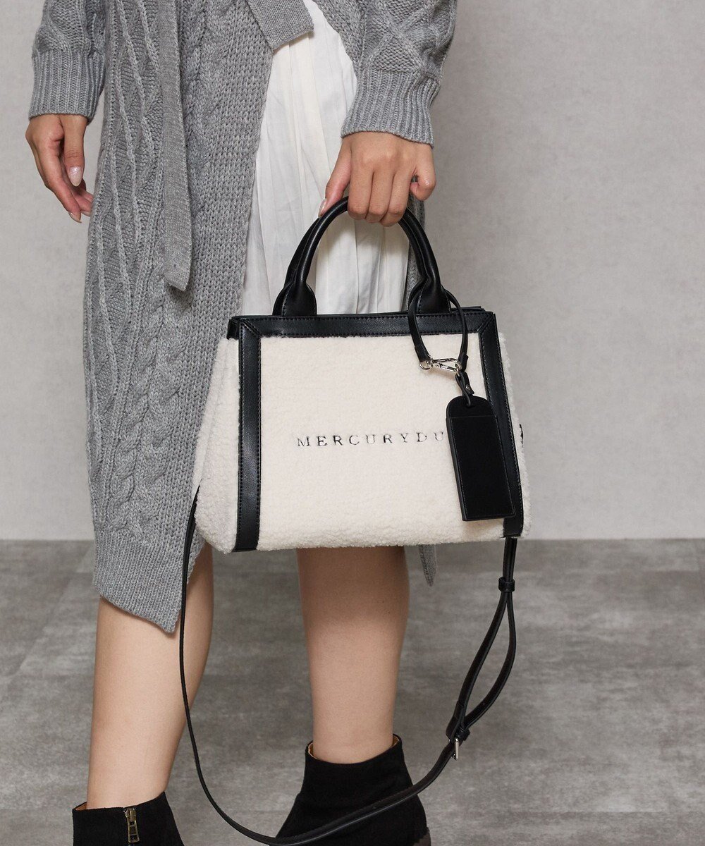 【スタイルコード/STYLE CODE】の【先行予約開始】【MERCURYDUO/マーキュリーデュオ】カードケース付 ロゴ刺繍ボアトートバッグ 人気、トレンドファッション・服の通販 founy(ファニー) 　ファッション　Fashion　レディースファッション　Fashion for Women　バッグ　Bags　カードケース/名刺入れ　Card Holders & Business Cases　傘　Umbrella, Parasol　ショルダー　Shoulder, Shoulder Strap　スクエア　Square, Square Shape　財布　Wallet, Purse　チャーム　Charm, Pendant　トレンド　Trend, Trending Now　台形　A-Line, Trapezoid Shape　ハンカチ　Handkerchief, Hanky　フェイクレザー　Faux Leather, PU Leather　フォルム　Silhouette, Form　ポケット　Pocket, Pocket Detail　ポーチ　Pouch, Small Case　モコモコ　Fuzzy, Fluffy　モノトーン　Monotone, Black and White　おすすめ　Recommended / Our Picks　エレガント 上品　Elegant　 other-1|ID: prp329100004635511 ipo3291000000033385682