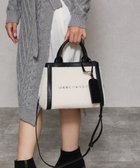 【スタイルコード/STYLE CODE】の【先行予約開始】【MERCURYDUO/マーキュリーデュオ】カードケース付 ロゴ刺繍ボアトートバッグ 人気、トレンドファッション・服の通販 founy(ファニー) ファッション Fashion レディースファッション Fashion for Women バッグ Bags カードケース/名刺入れ Card Holders & Business Cases 傘 Umbrella, Parasol ショルダー Shoulder, Shoulder Strap スクエア Square, Square Shape 財布 Wallet, Purse チャーム Charm, Pendant トレンド Trend, Trending Now 台形 A-Line, Trapezoid Shape ハンカチ Handkerchief, Hanky フェイクレザー Faux Leather, PU Leather フォルム Silhouette, Form ポケット Pocket, Pocket Detail ポーチ Pouch, Small Case モコモコ Fuzzy, Fluffy モノトーン Monotone, Black and White おすすめ Recommended / Our Picks エレガント 上品 Elegant thumbnail アイボリー|ID: prp329100004635511 ipo3291000000033385685