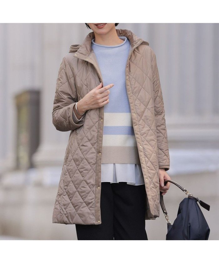 【ジェイ プレス/J.PRESS】の【WEB限定カラーあり・2way】コンパクトタフタキルティング フーデッド コート インテリア・キッズ・メンズ・レディースファッション・服の通販 founy(ファニー) https://founy.com/ ファッション Fashion レディースファッション Fashion for Women アウター Coat / Outerwear Collection コート・ロングコート・ピーコート Long Coats, Peacoats & More レディースジャケット・軽アウター Jackets キルティング Quilted, Quilting ジャケット Jacket, Outerwear スタンド Stand Collar, Upright Stand タフタ Taffeta, Structured Fabric ドット Polka Dot, Dot Pattern バランス Balance, Style Balance ロング Long, Long-Length 冬 Winter / This Winter A/W・秋冬 Autumn/Winter エレガント 上品 Elegant |ID: prp329100004636966 ipo3291000000034331592