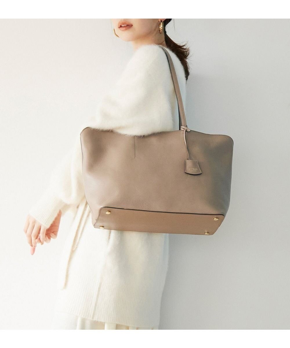 【トプカピ/TOPKAPI】の【TREASURE TOPKAPI】フロントステッチ レザーA4トートバッグ インテリア・キッズ・メンズ・レディースファッション・服の通販 founy(ファニー) ファッション Fashion レディースファッション Fashion for Women バッグ Bags チャーム Charm, Pendant フロント Front, Front Design グレージュ|ID: prp329100004639267 ipo3291000000034347997