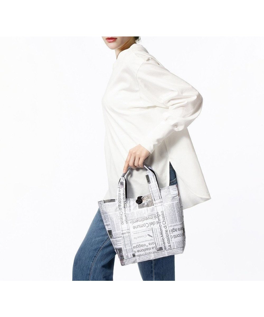 【プラスリング/+RING】の撥水ミニトートバッグ S NEWS-PAPER SR412 インテリア・キッズ・メンズ・レディースファッション・服の通販 founy(ファニー) 　ファッション　Fashion　レディースファッション　Fashion for Women　バッグ　Bags　アウトドア　Outdoor Clothing　イタリア　Italy　傘　Umbrella, Parasol　プリント　Print, Printed Pattern　ポケット　Pocket, Pocket Detail　白~オフホワイト|ID: prp329100004639294 ipo3291000000033441149