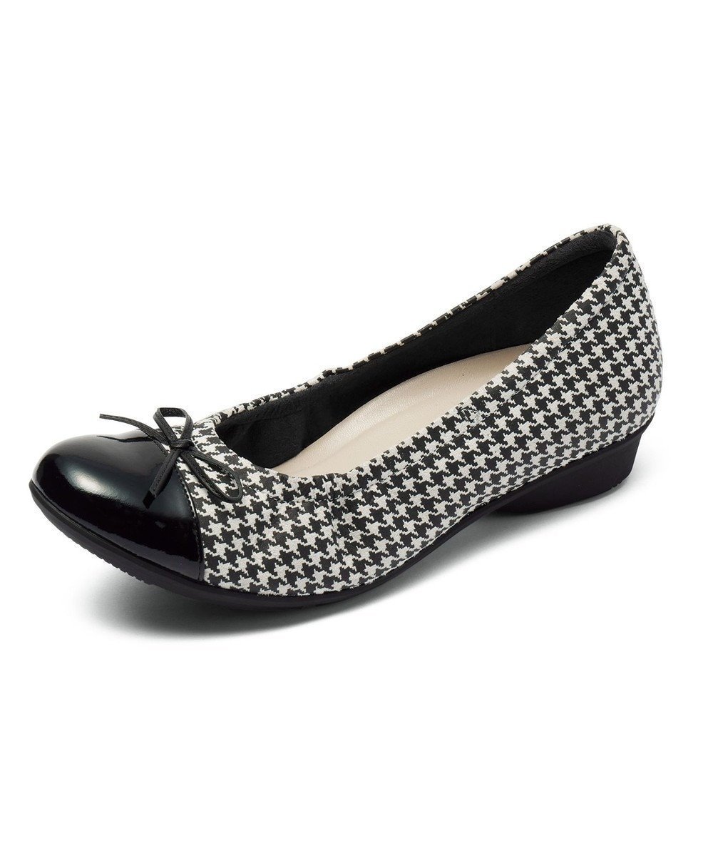 【アシックス ウォーキング/ASICS WALKING】のペダラ レディース 2E 2.0cmヒール インテリア・キッズ・メンズ・レディースファッション・服の通販 founy(ファニー) ファッション Fashion レディースファッション Fashion for Women エナメル Patent Leather クッション Cushion, Throw Pillow ハーフ Half, Half-Length フィット Fit, Slim Fit フェミニン Feminine, Girly リボン Ribbon, Bow エレガント 上品 Elegant ホワイト系|ID: prp329100004639306 ipo3291000000033684380