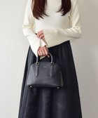 【インター ショシュール/INTER-CHAUSSURES】の【LORISTELLA】シュリンクレザーハンドバッグ ブラック|ID: prp329100004642201 ipo3291000000033609374