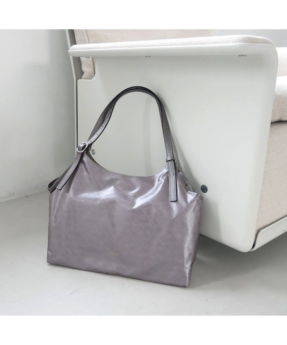 【ペレボルサ/PELLE BORSA】のB5トートバッグ Alive アライブ 4453 インテリア・キッズ・メンズ・レディースファッション・服の通販 founy(ファニー) 　ファッション　Fashion　レディースファッション　Fashion for Women　バッグ　Bags　エレガント 上品　Elegant　コーティング　Coating, Coated Finish　軽量　Lightweight, Ultra Light　ショルダー　Shoulder, Shoulder Strap　ジャカード／ジャガード　Jacquard, Woven Pattern　財布　Wallet, Purse　ダメージ　Distressed, Destroyed　パール　Pearl, Pearl Accent　ポケット　Pocket, Pocket Detail　ミドル　Middle Length, Mid Height　モチーフ　Motif, Design Theme　ループ　Loop, Loop Knit　おすすめ　Recommended / Our Picks　ガンメタ|ID: prp329100004642280 ipo3291000000033483378