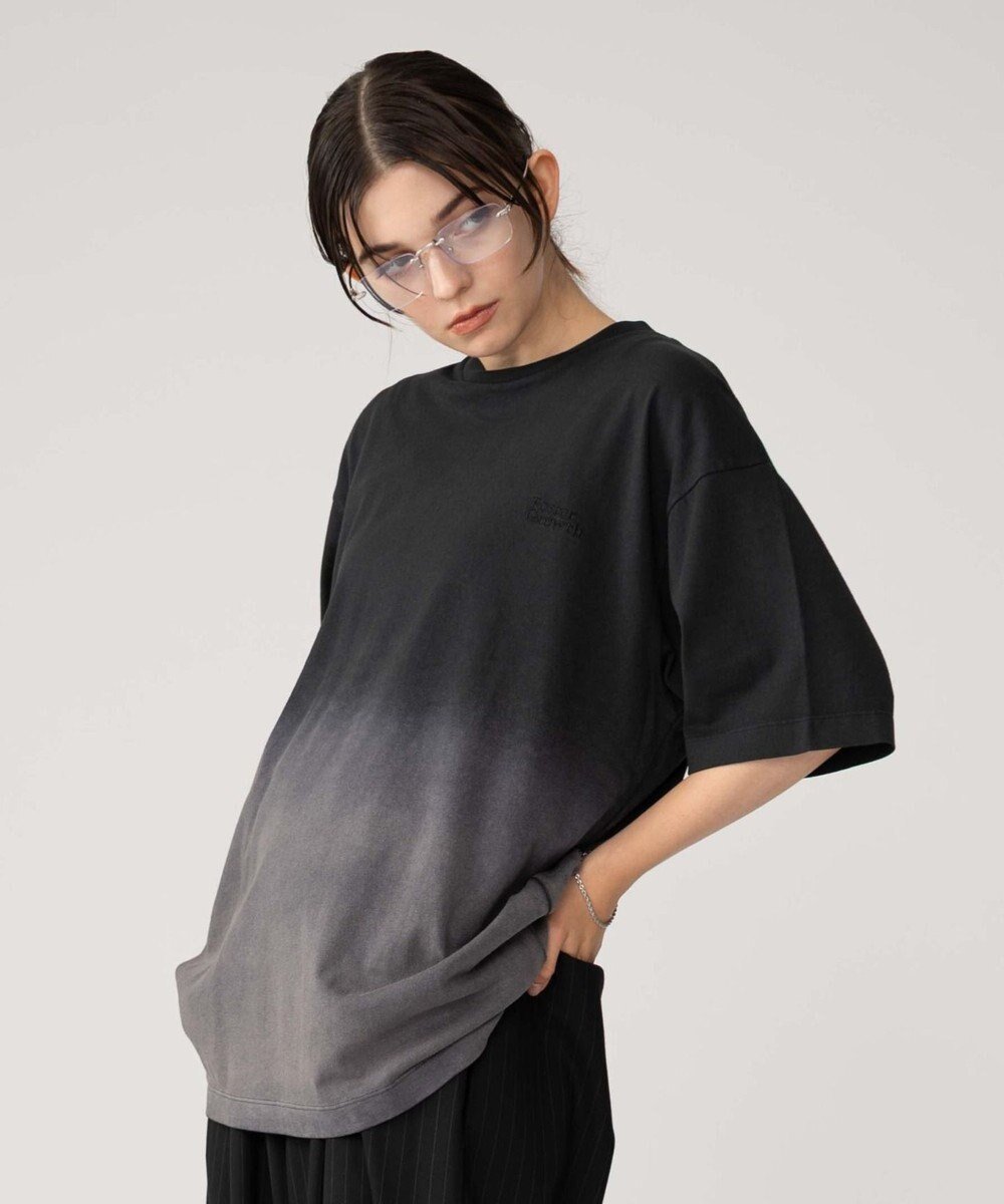 【ウィゴー/WEGO】の【ユニセックス着用ITEM/MLサイズ展開】グラデーションワンポイントT(SS) インテリア・キッズ・メンズ・レディースファッション・服の通販 founy(ファニー) 　ファッション　Fashion　レディースファッション　Fashion for Women　トップス・カットソー　Cut & Sew Tops　シャツ・ブラウス・オフィスカジュアル　Elegant Blouses & Button-Ups　ロングTシャツ・Tシャツ　Longline T-Shirts & Tees　カットソー・ベーシックTシャツ　Cut-and-Sewn Tops / Stretch Tees & Basics　インナー　Innerwear　秋　Autumn　カットソー　Cut and Sewn Top　カーゴパンツ　Cargo Pants, Utility Pants　グラデーション　Gradient, Ombre　シンプル　Simple, Minimal　スマホ　Smartphone, Mobile Device　スラックス　Slacks, Dress Pants　デニム　Denim, Jeans Material　半袖　Short Sleeve, Half Sleeve　メンズ　Men's, Menswear　リラックス　Relax, Relaxed Fit　ワンポイント　One Point, Statement Accent　冬　Winter / This Winter　A/W・秋冬　Autumn/Winter　新作・新入荷　New Arrivals / New In　夏　Summer　ブラックその他|ID: prp329100004643088 ipo3291000000033493511
