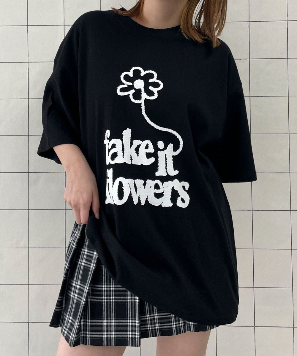 【ウィゴー/WEGO】のfake it flowersビッグT インテリア・キッズ・メンズ・レディースファッション・服の通販 founy(ファニー) 　ファッション　Fashion　レディースファッション　Fashion for Women　トップス・カットソー　Cut & Sew Tops　シャツ・ブラウス・オフィスカジュアル　Elegant Blouses & Button-Ups　ロングTシャツ・Tシャツ　Longline T-Shirts & Tees　カットソー・ベーシックTシャツ　Cut-and-Sewn Tops / Stretch Tees & Basics　新作・新入荷　New Arrivals / New In　おすすめ　Recommended / Our Picks　カットソー　Cut and Sewn Top　カーゴパンツ　Cargo Pants, Utility Pants　ショート　Short, Short Length　スマホ　Smartphone, Mobile Device　ビッグ　Big, Oversized　フラワー　Flower, Floral　半袖　Short Sleeve, Half Sleeve　夏　Summer　定番　Standard, Basic Item　春　Spring　S/S・春夏　SS, Spring/Summer, Warm Season　ブラック|ID: prp329100004643109 ipo3291000000033493629