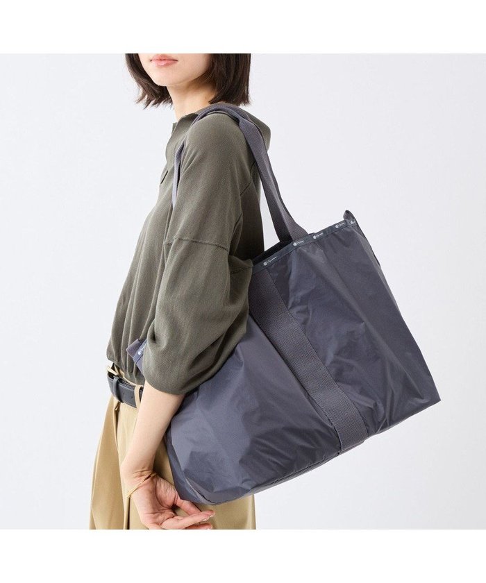 【レスポートサック/LeSportsac】のESSENTIAL LG OPEN TOTE/シャドウグレーC インテリア・キッズ・メンズ・レディースファッション・服の通販 founy(ファニー) https://founy.com/ ファッション Fashion レディースファッション Fashion for Women バッグ Bags クラシカル Classical, Vintage-Inspired 軽量 Lightweight, Ultra Light シンプル Simple, Minimal トラベル Travel, Travel Gear 定番 Standard, Basic Item 人気 Popular, Best Seller プリント Print, Printed Pattern ポケット Pocket, Pocket Detail マグネット Magnet, Magnetic Closure 無地 Plain, Solid Color おすすめ Recommended / Our Picks 旅行 Travel エレガント 上品 Elegant ビジネス 仕事 通勤 Business / Work / Commuting |ID: prp329100004643961 ipo3291000000033860900