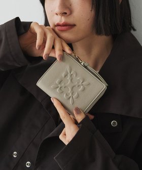 【ラシット/russet】のエンボスモノグラムハーフウォレット(SO-437) 人気、トレンドファッション・服の通販 founy(ファニー) ファッション Fashion レディースファッション Fashion for Women ミニ財布・二つ折り財布 Wallets & Card Cases ウォレット Wallet シンプル Simple, Minimal 財布 Wallet, Purse 人気 Popular, Best Seller フロント Front, Front Design ポケット Pocket, Pocket Detail ロング Long, Long-Length 再入荷 Restock / Back in Stock おすすめ Recommended / Our Picks 日本製 Made In Japan |ID:prp329100004645879