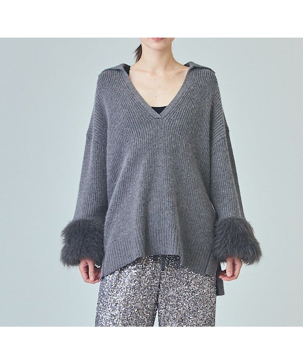 【グレース コンチネンタル/GRACE CONTINENTAL】のフェザースリーブニットトップ インテリア・キッズ・メンズ・レディースファッション・服の通販 founy(ファニー) ファッション Fashion レディースファッション Fashion for Women トップス・カットソー Cut & Sew Tops ニット Knit Tops & Sweaters アンゴラ Angora Knitwear スキッパー Skipper, Open Collar スリット Slit, Slit Detail スリーブ Sleeve, Long Sleeve / Short Sleeve セーター Sweater, Knitwear デコルテ Décolleté, Neckline フェザーヤーン Feather Yarn, Fluffy Yarn リラックス Relax, Relaxed Fit エレガント 上品 Elegant 夏 Summer S/S・春夏 SS, Spring/Summer, Warm Season A/W・秋冬 Autumn/Winter グレー|ID: prp329100004649239 ipo3291000000033577644