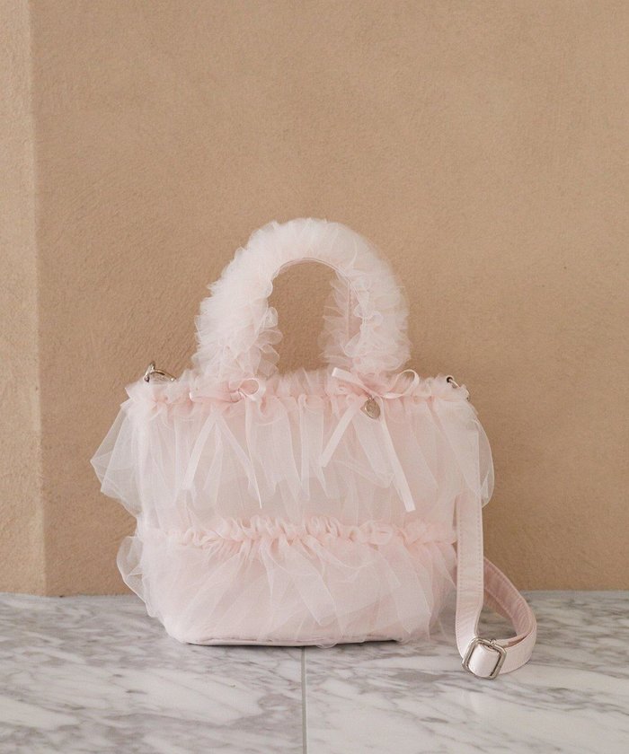 【メゾンドフルール/Maison de FLEUR】のチュールフリル2Wayトートバッグ インテリア・キッズ・メンズ・レディースファッション・服の通販 founy(ファニー) https://founy.com/ ファッション Fashion レディースファッション Fashion for Women バッグ Bags 新作・新入荷 New Arrivals / New In ガーリー Girly, Feminine Style サテン Satin, Glossy Fabric ショルダー Shoulder, Shoulder Strap チュール Tulip, Tulip Motif プレート Plate, Dish ポケット Pocket, Pocket Detail マグネット Magnet, Magnetic Closure リボン Ribbon, Bow エレガント 上品 Elegant |ID: prp329100004650063 ipo3291000000033592496